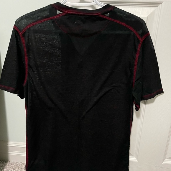 Guess T-shirt - Picture 2 of 3